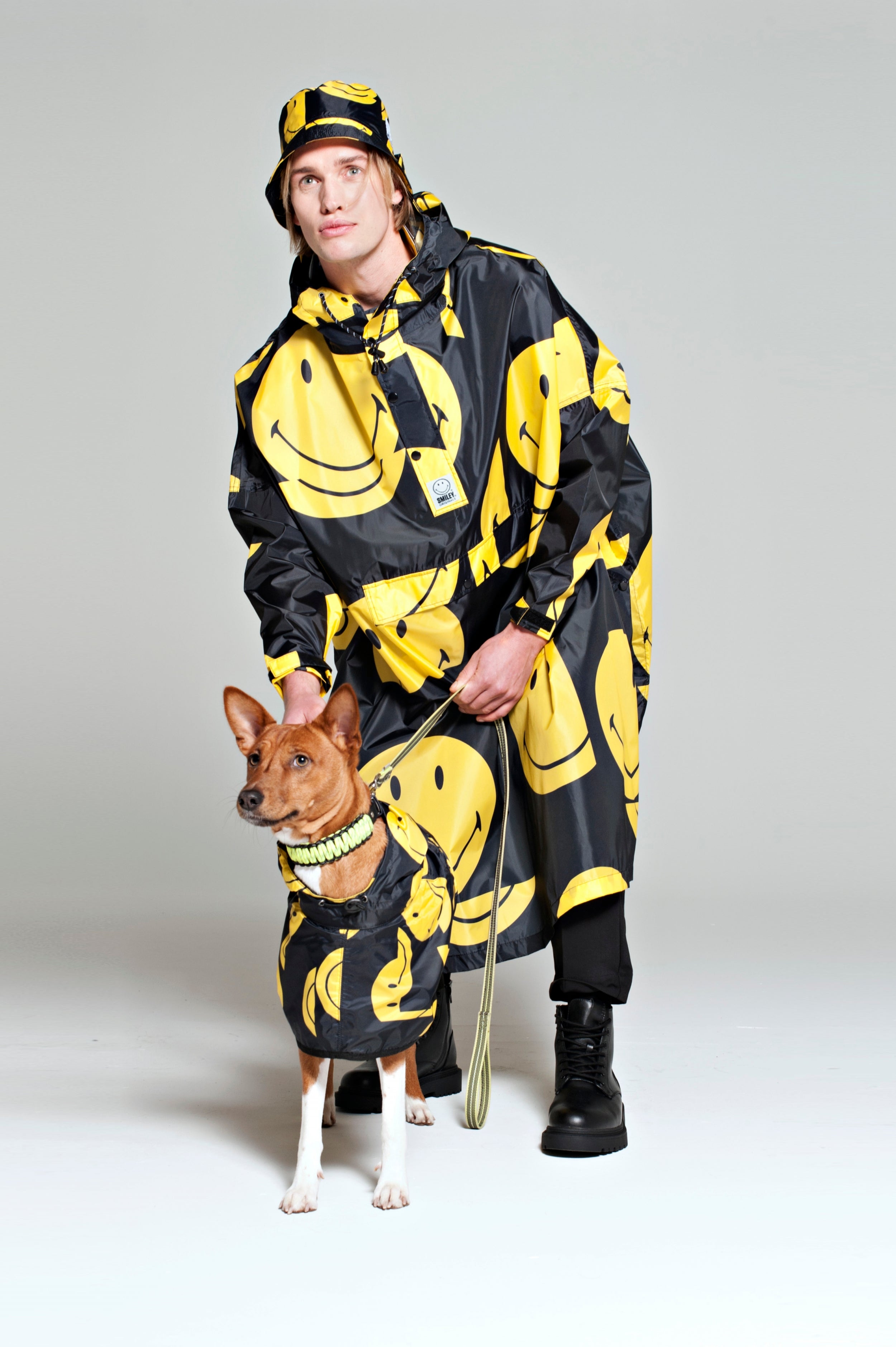 files/RAINKISS_ALL_SMILES_PONCHO_DOG_PONCHO_-_2024_-_2.jpg