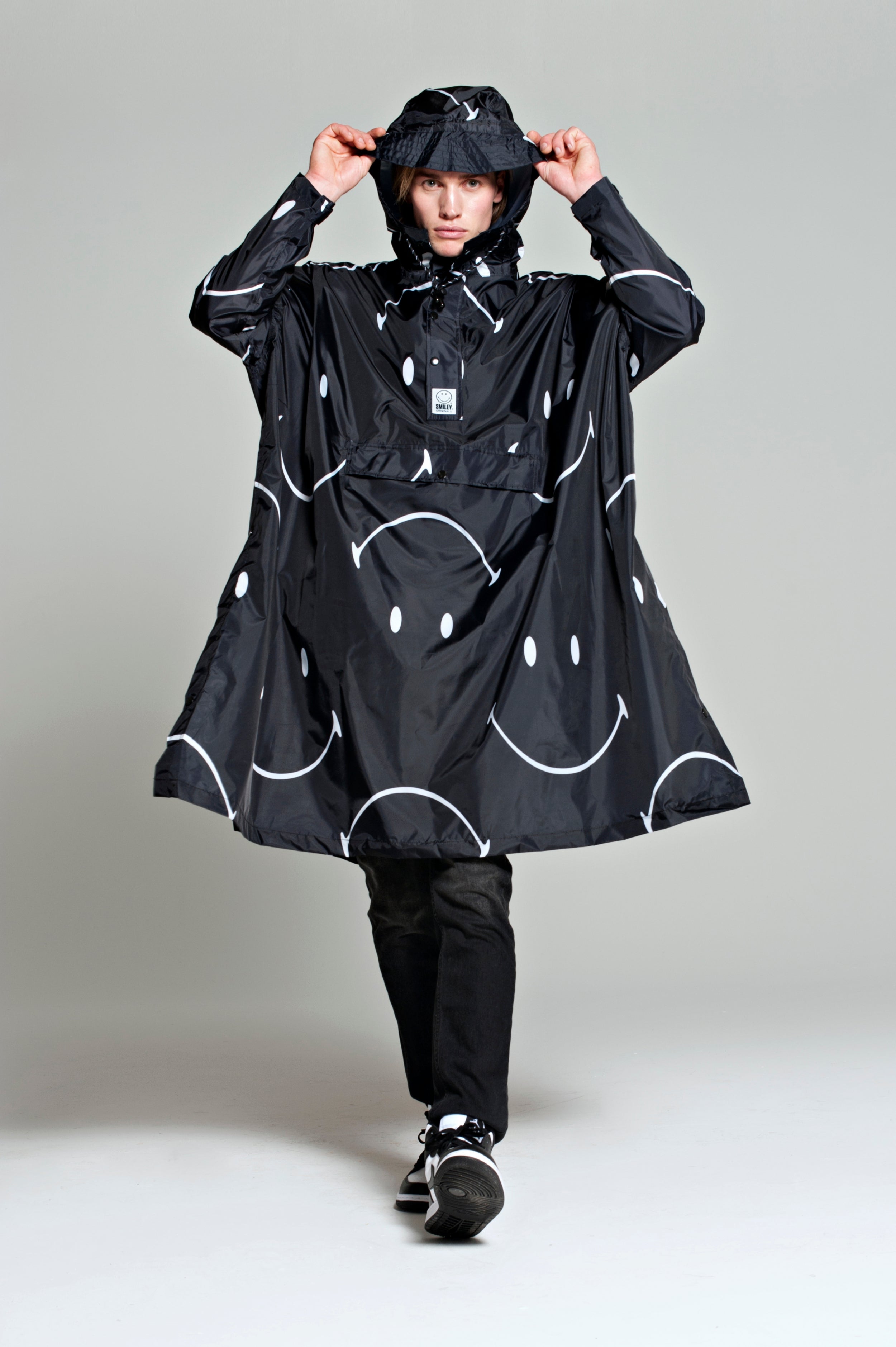 files/RAINKISS_CLASSIC_SMILEY_PONCHO_-_2024_-_5.jpg